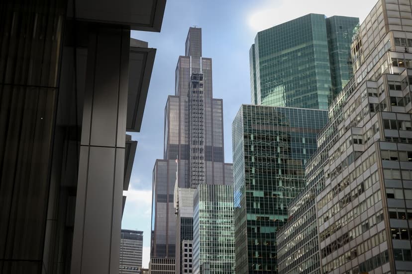 Ray Dalio's Big Bet: Gold ETFs Dominate New Portfolio