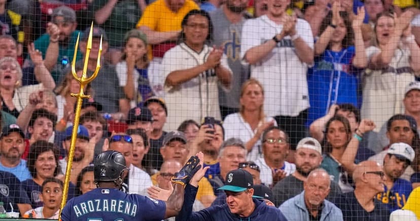 Mariners Collapse: Red Sox Steal 9-8 Win in Extras