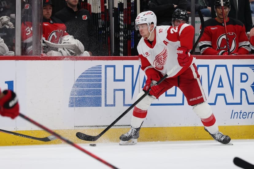 Wings Collapse Late, Lightning Stumble Again