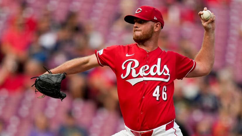 Reds Trade Lowe to Guardians, Ferguson to Cardinals