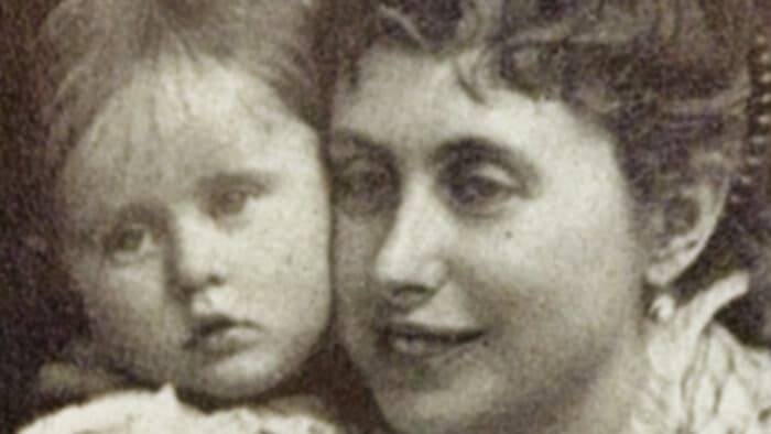 Renoir's Portrait Hides Family's Dark Secrets