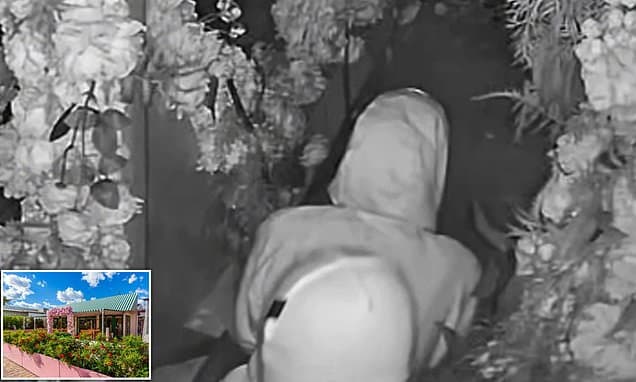 Restaurant Burglars Get Intimate on Security Cams