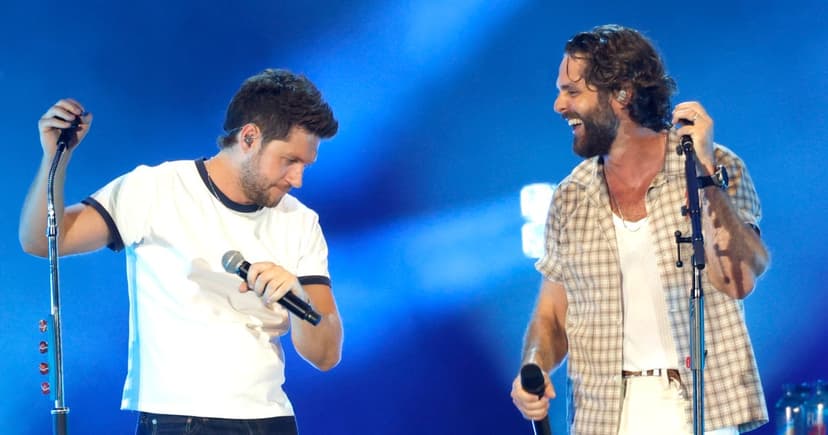 Thomas Rhett, Niall Horan Duet in Hershey After Rain Delay