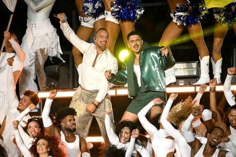 Ricky Martin & Pedro Sampaio Heat Up NFL Halftime With "Pikito, Pikito"