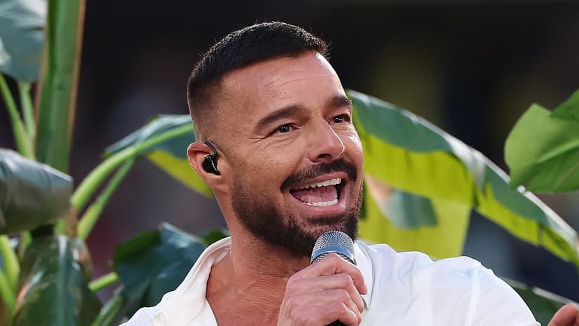 Ricky Martin's Ageless Super Bowl Look Stuns Fans