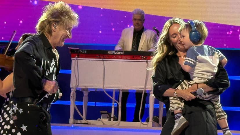 Rod Stewart's Grandson Steals the Show on Stage