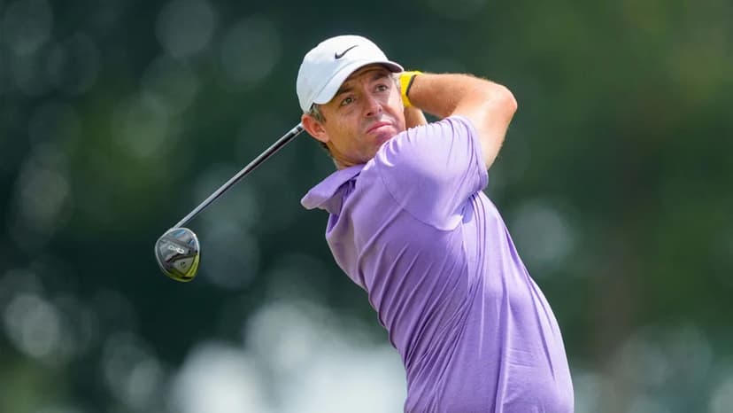 McIlroy surges with 7-under third round