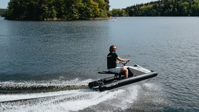 Eco-Jet Ski: Ride the Waves Silently