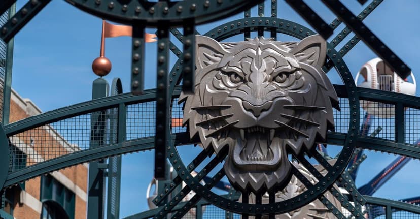 Royals Aim for Road Win vs. Tigers
