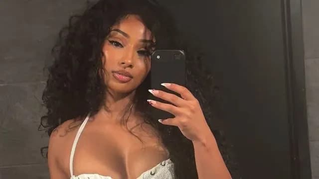 Rubi Rose's Daring Selfie Breaks the Internet