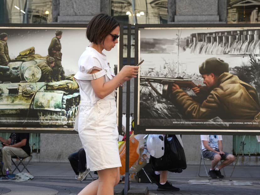 Russia Censors Snapchat & FaceTime