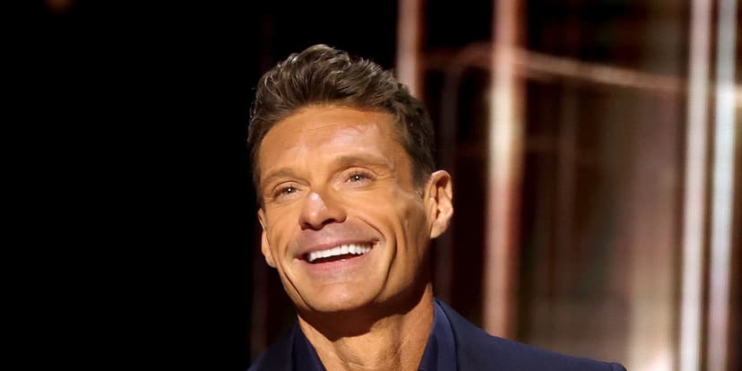 Ryan Seacrest Flaunts Biceps, Fuels Dating Rumors