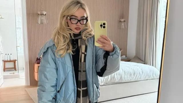 Sabrina Carpenter's Retro Dress Dares to Ditch Straps