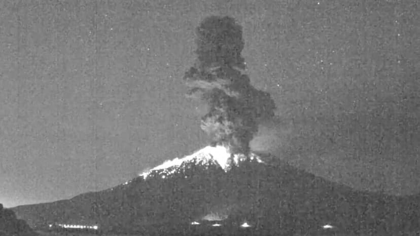 Sakurajima Volcano Erupts in Japan, Spewing Ash 14,400ft into the Sky