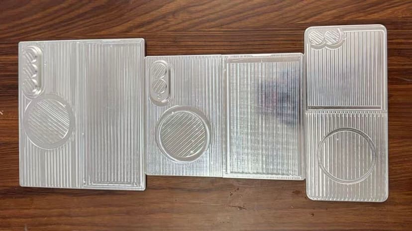 Galaxy Fold 8 Dummies Hint at Qi2 Charging