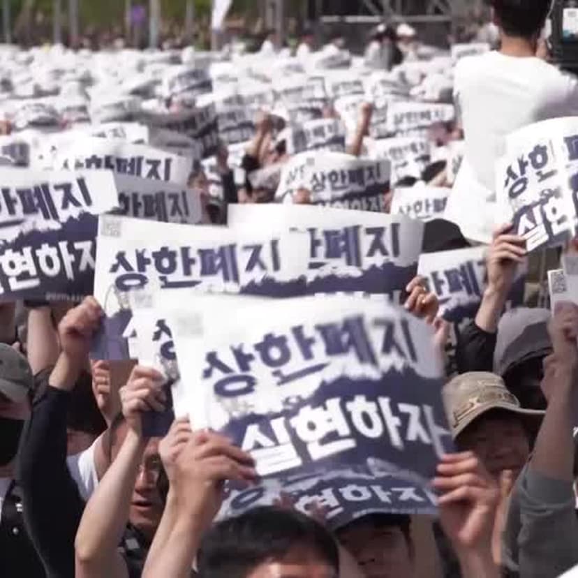 Samsung Workers Threaten AI Chip Strike Over Pay