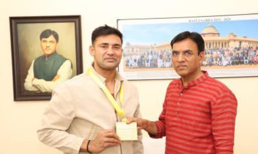 Indian MMA Star Takes Yoga to Buenos Aires