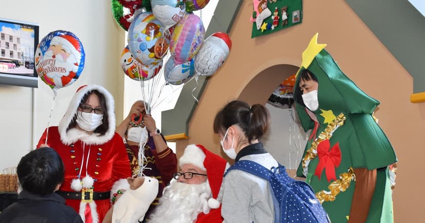 Santa's Early Visit Brightens Hospital Holidays