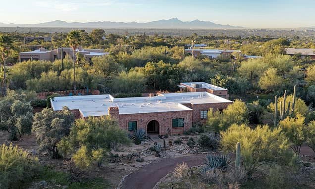 FBI Scans Neighborhood as Savannah Guthrie's Mother Vanishes