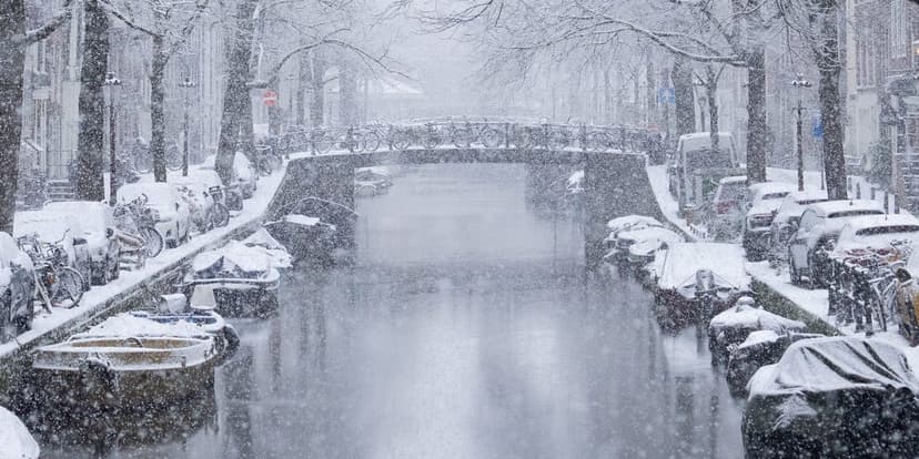 KLM Flight Taxies 2.5 Hours in Airport Snow