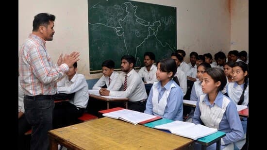 Digital Rollout Stalls: Schools Grapple with Tech Glitches