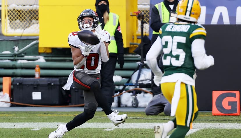 Super Bowl Champ Miller Tries Out for Bears