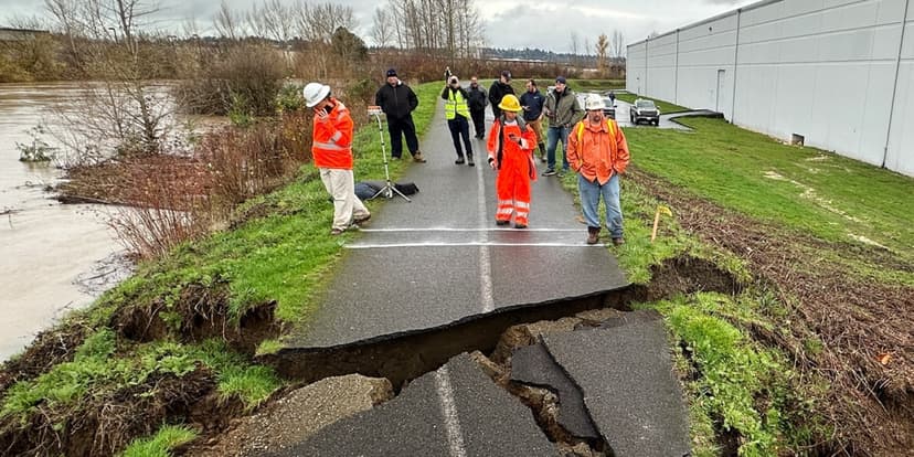 Levee Breach Near Seattle: Evacuations Ordered After Heavy Rains