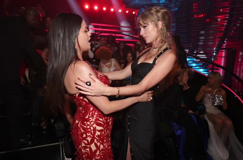 Gomez Clarifies "lol" Comment on Swift's Game Photos