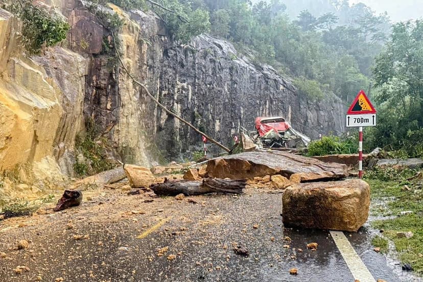 Bus Plunge: Seven Dead in Vietnam Mountain Tragedy