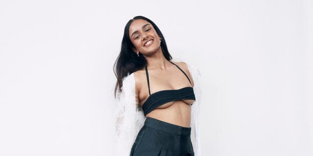 Aussie Star's Alien Visa Journey to Hollywood Stardom