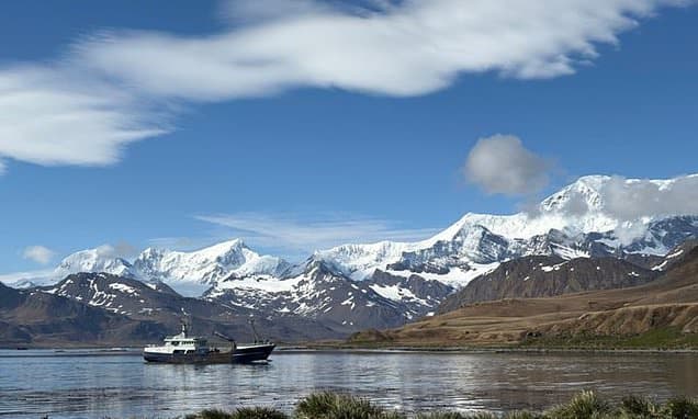 Shackleton's Villa: Carpenters Race to Save Historic Arctic Refuge