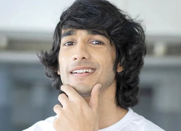 Actor's Dedication: Ankle Injury Won't Stop Promotions