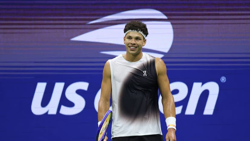 Can Tsitsipas save the one-handed backhand at US Open?