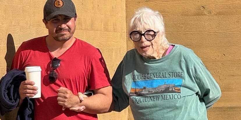 Shirley MacLaine, 91, Makes Rare Public Appearance