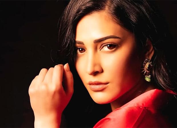 Shruti Haasan's "Pavazha Malli" Blends Tradition and Modernity