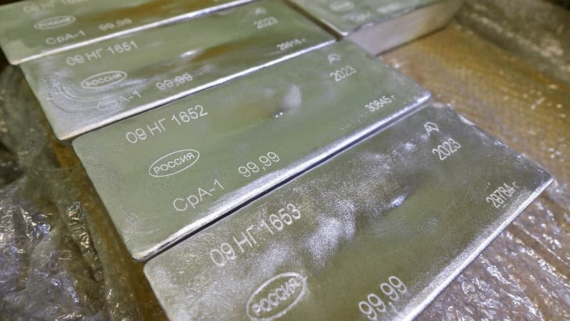 Silver Plunges Over 3% Amid Market Sell-Off