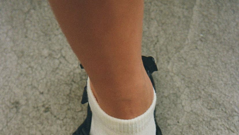 Barefoot Chic: Skimpy Sandals Take Over Fashion