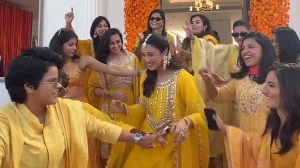 Mandhana's Haldi dance: Cricketers light up pre-wedding bash!