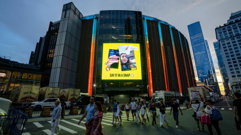 Snapchat Embraces AI, Cuts 1,000 Jobs