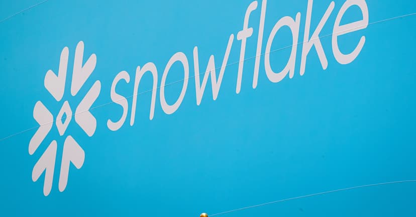 Snowflake Surges Past AI Revenue Estimates