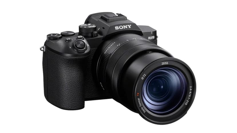 600mm Zoom in Your Backpack? Meet the Sony RX10 V