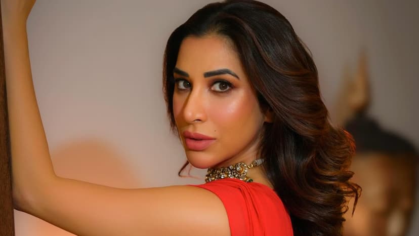 Sophie Choudry Defends Bollywood Career After JLo Wedding Gig