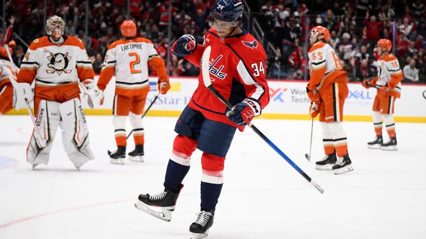 Sourdif's Hat Trick Powers Capitals Over Ducks 7-4