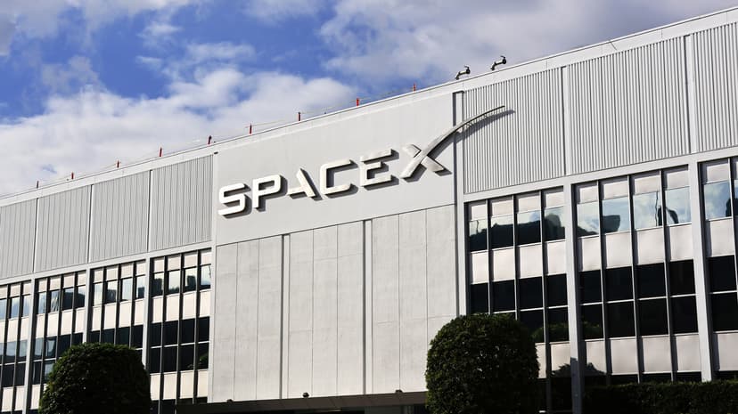 SpaceX Demos Handheld AI Device to Investors