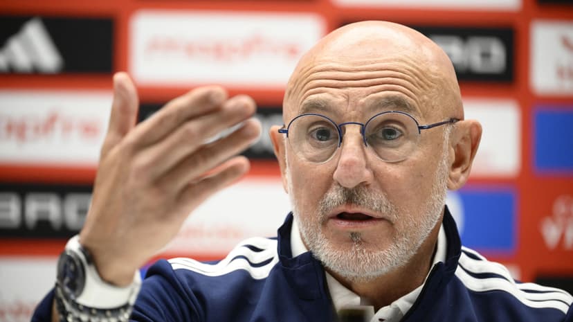 De la Fuente Trims Squad for Czech Match
