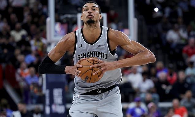 Spurs Snatch Victory: Clippers' Comeback Falls Short