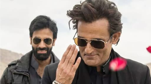 SRK Praises Akshaye Khanna's Unique Acting Beat