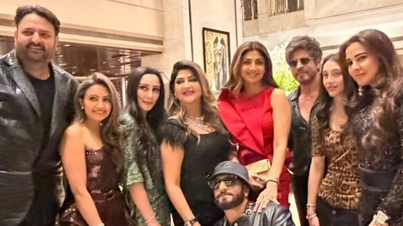 SRK & Ranveer Party Pic Silences Feud Rumors