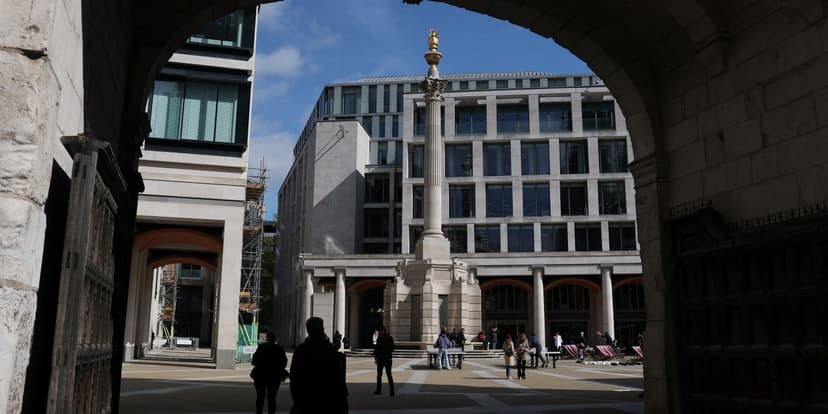 St. James's Place Plummets on AI Competition Fears