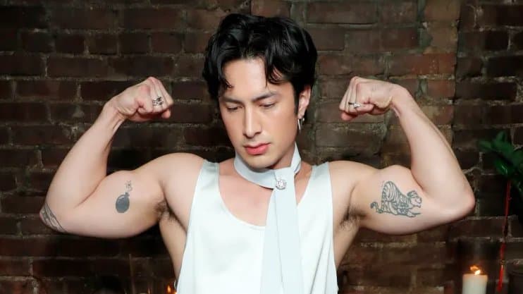 Stars Dance, Sing at Lunar New Year Party